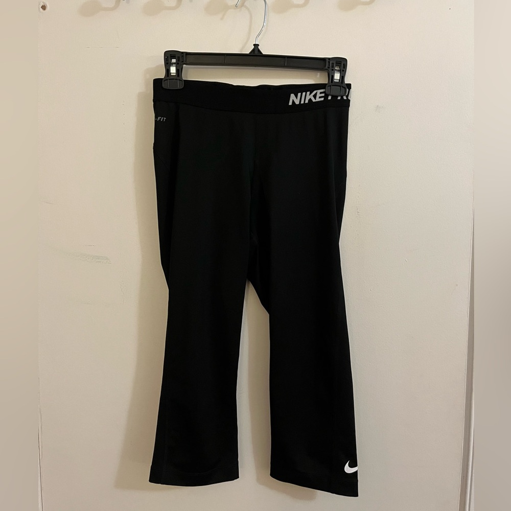Nike Pro Women’s Dri-Fit, Black, Capris Leggings, Size Med